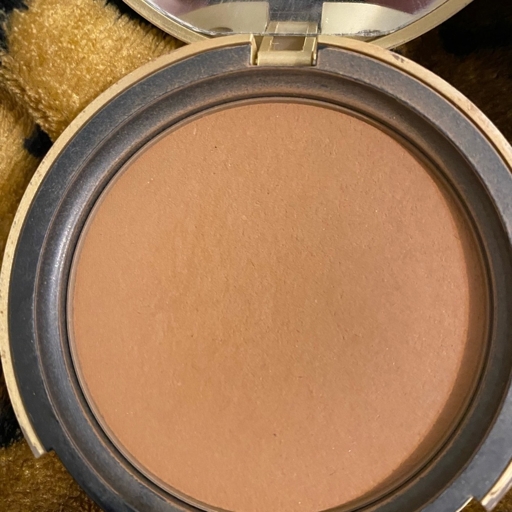 Too faced bronzer in Dark chocolate used.